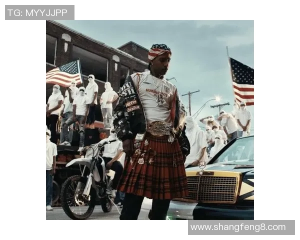 时尚潮流新风向足球球衣外穿引领街头运动风格